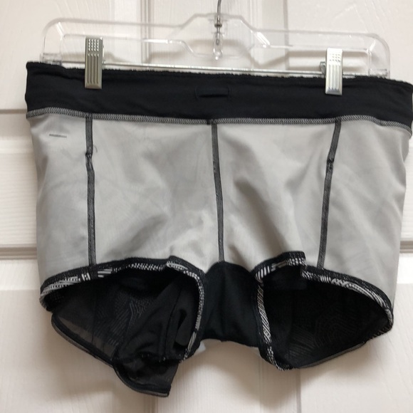 LIKE NEW! Lululemon City Sky Run By Short - Picture 13 of 15
